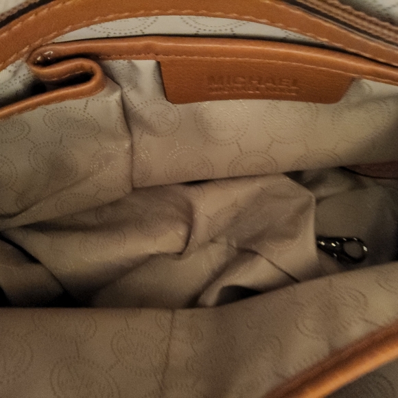Micheal Kors Milo Distressed Suede Sachel Handbag. - Picture 5 of 6